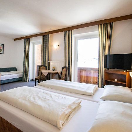 Pension Nina & Gasthof Alpenrose Gschnitz ภายนอก รูปภาพ
