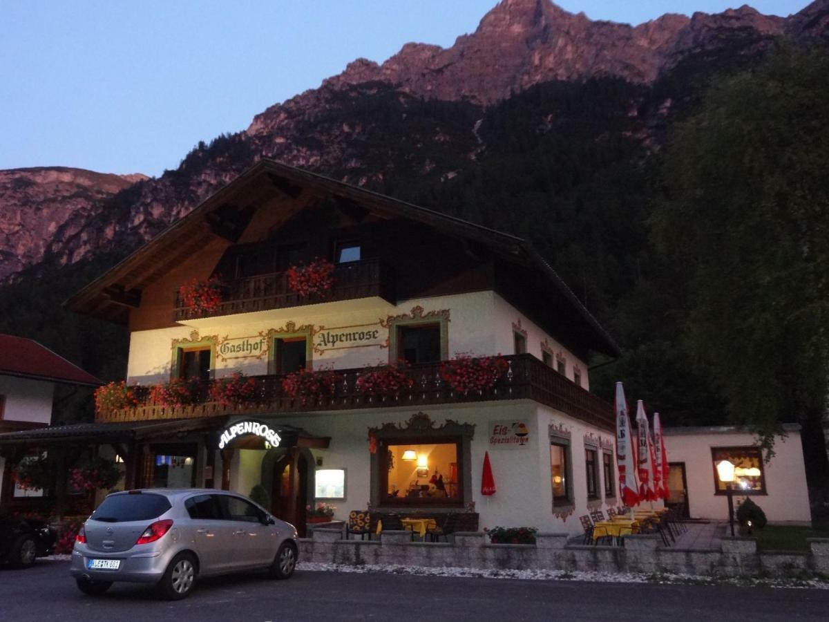 Pension Nina & Gasthof Alpenrose Gschnitz ภายนอก รูปภาพ