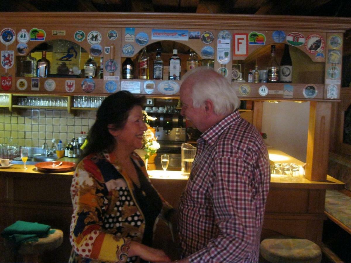 Pension Nina & Gasthof Alpenrose Gschnitz ภายนอก รูปภาพ