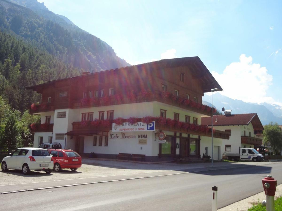 Pension Nina & Gasthof Alpenrose Gschnitz ภายนอก รูปภาพ