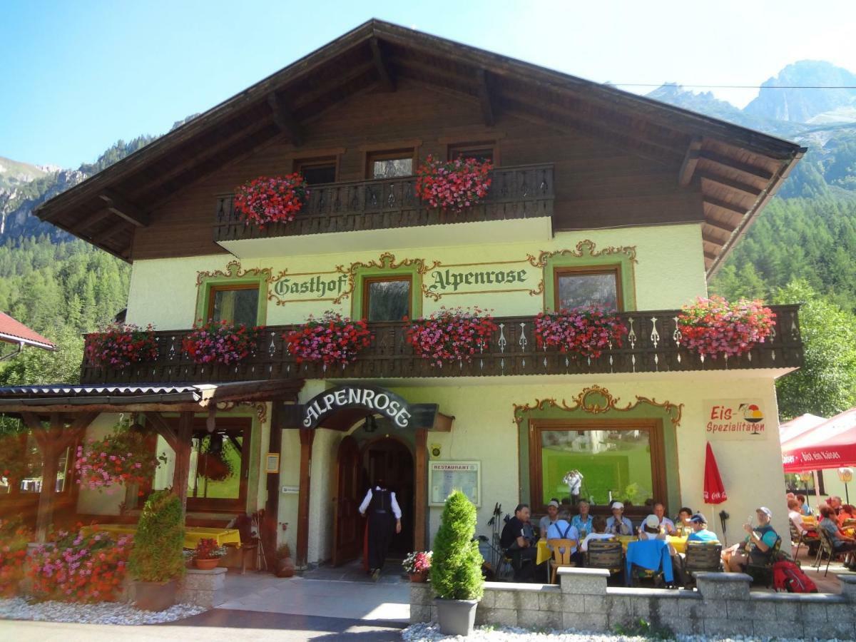 Pension Nina & Gasthof Alpenrose Gschnitz ภายนอก รูปภาพ