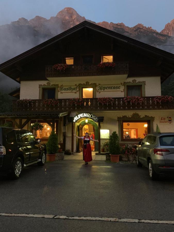 Pension Nina & Gasthof Alpenrose Gschnitz ภายนอก รูปภาพ