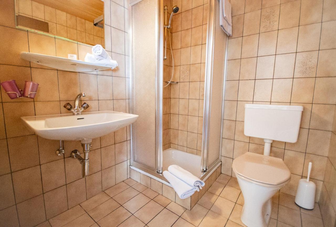 Pension Nina & Gasthof Alpenrose Gschnitz ภายนอก รูปภาพ