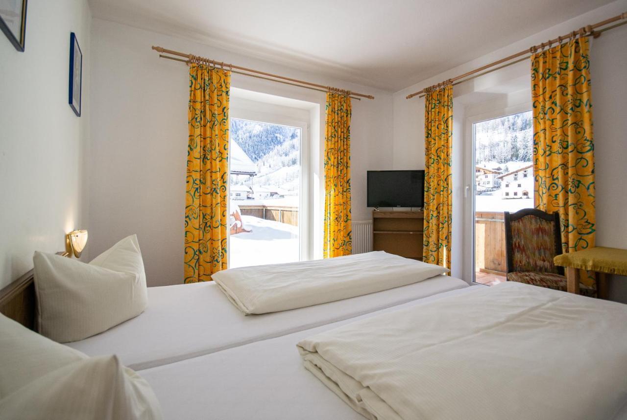 Pension Nina & Gasthof Alpenrose Gschnitz ภายนอก รูปภาพ