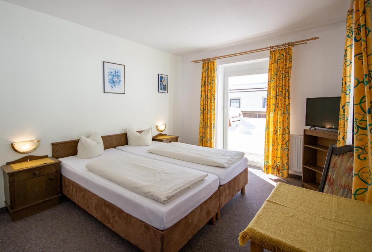 Pension Nina & Gasthof Alpenrose Gschnitz ภายนอก รูปภาพ