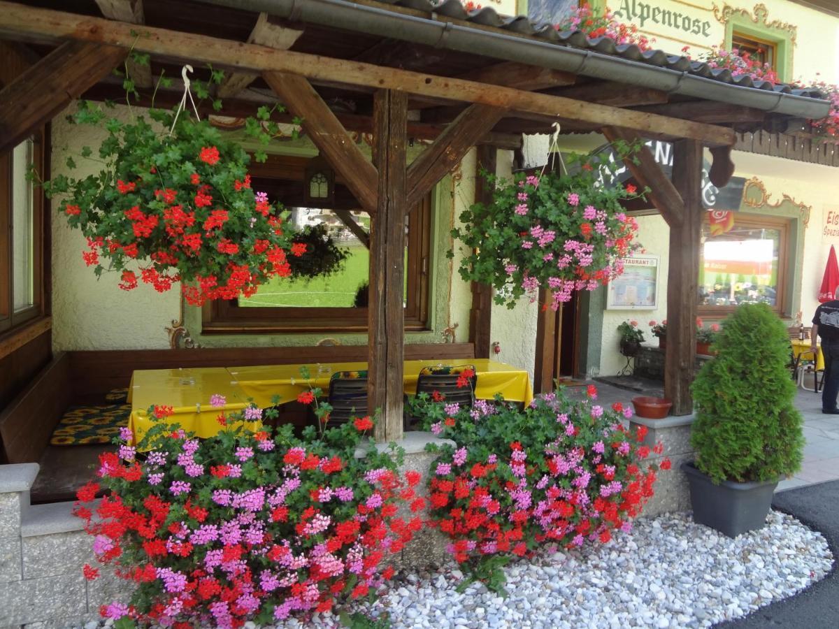 Pension Nina & Gasthof Alpenrose Gschnitz ภายนอก รูปภาพ